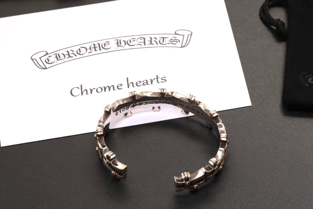 クロムハーツ「Chrome Hearts」クロム・ハーツ マルチクロス ブレスレット アクセサリー