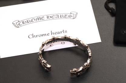 クロムハーツ「Chrome Hearts」クロム・ハーツ マルチクロス ブレスレット アクセサリー