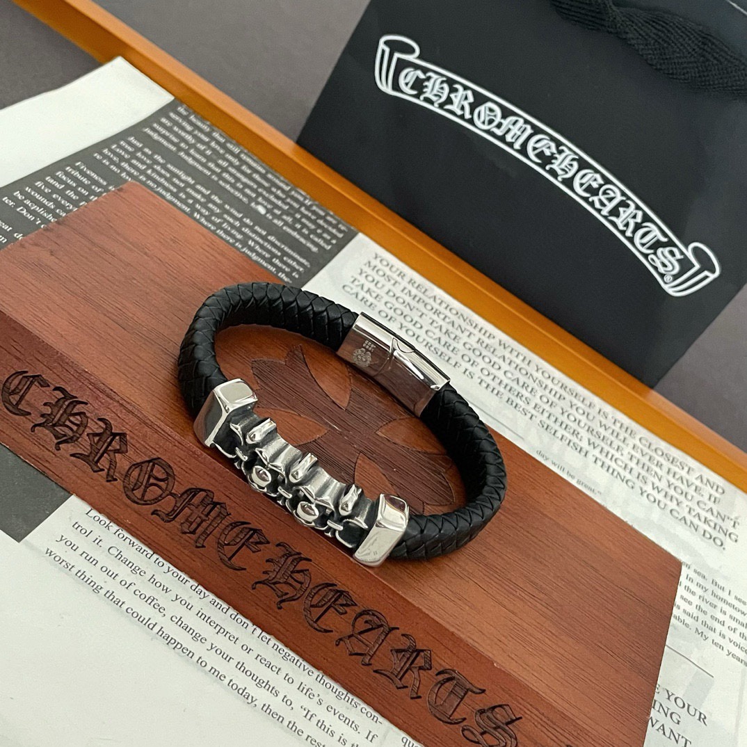 クロムハーツ「Chrome Hearts」Vintage Fleur-de-Lis Leather Bracelet