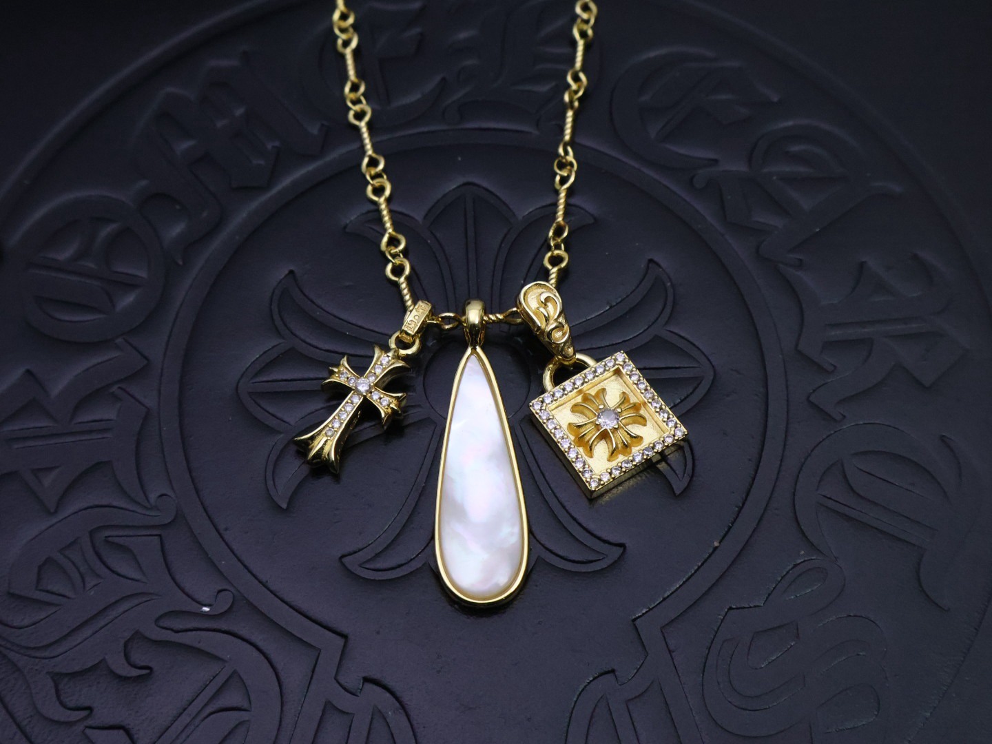 クロムハーツ「Chrome Hearts」ミリタリークロスフラワーネックレス