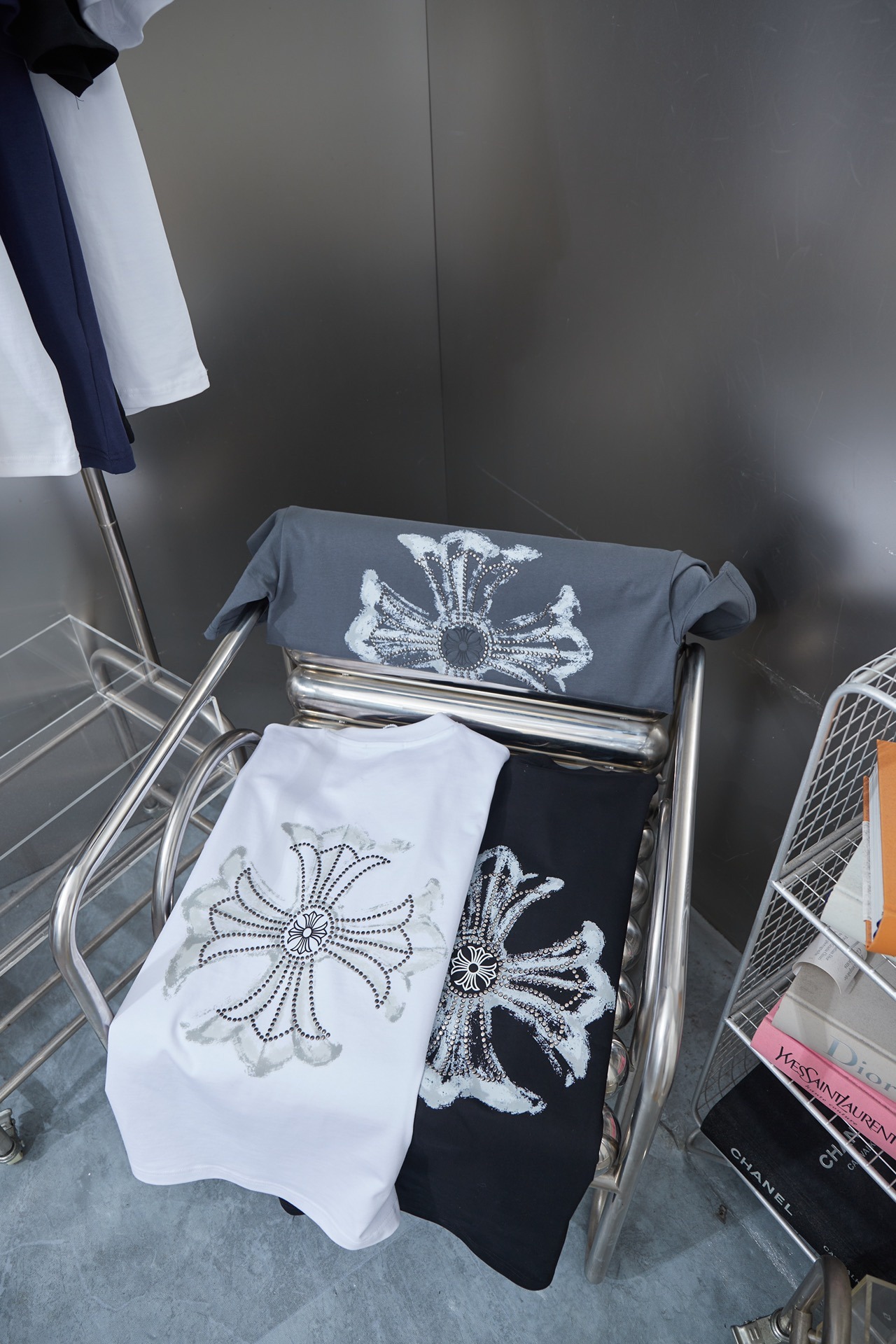 クロムハーツ「Chrome Hearts」プリント&ストーンTシャツ