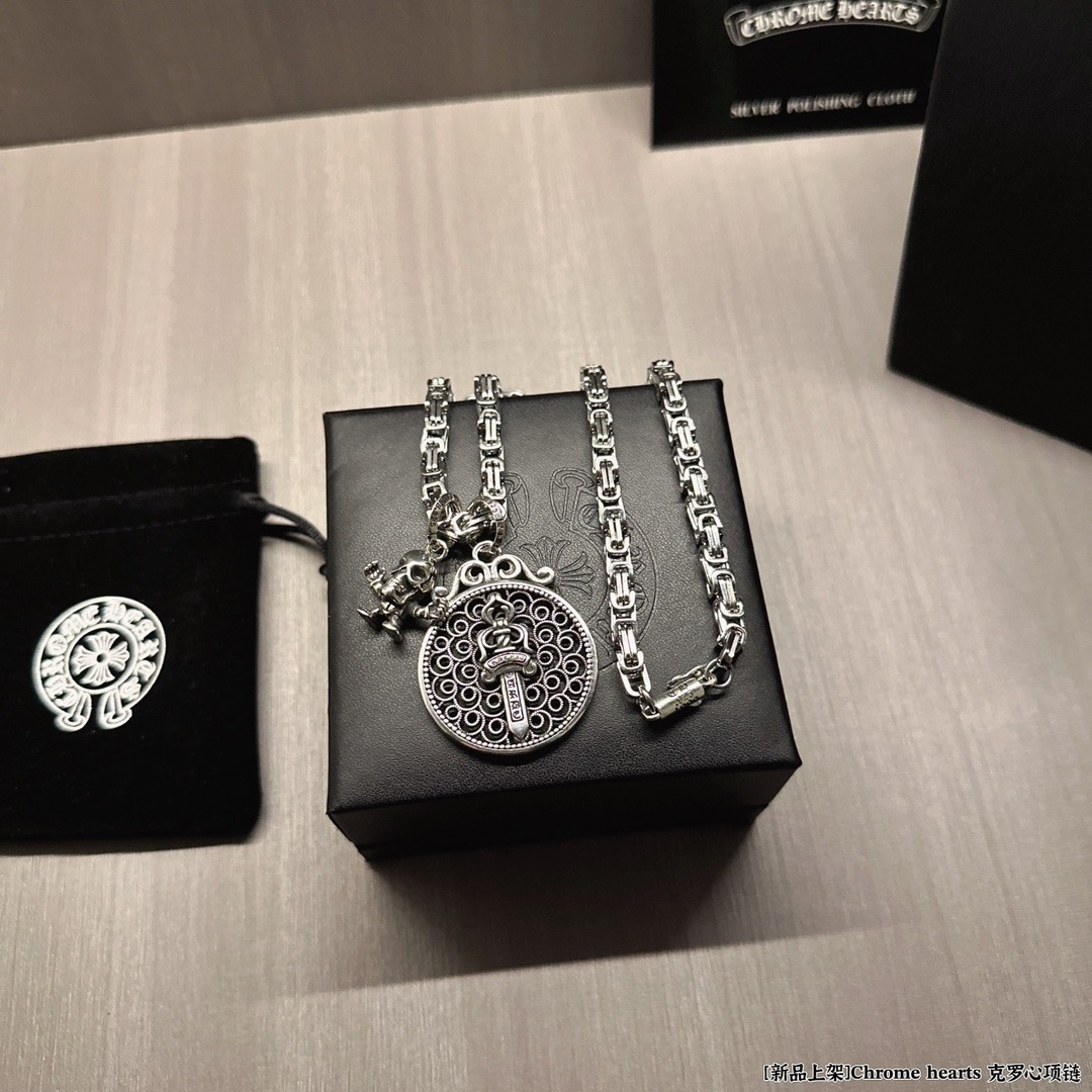 クロムハーツ「Chrome Hearts」 ミリタリークロスフラワーネックレス