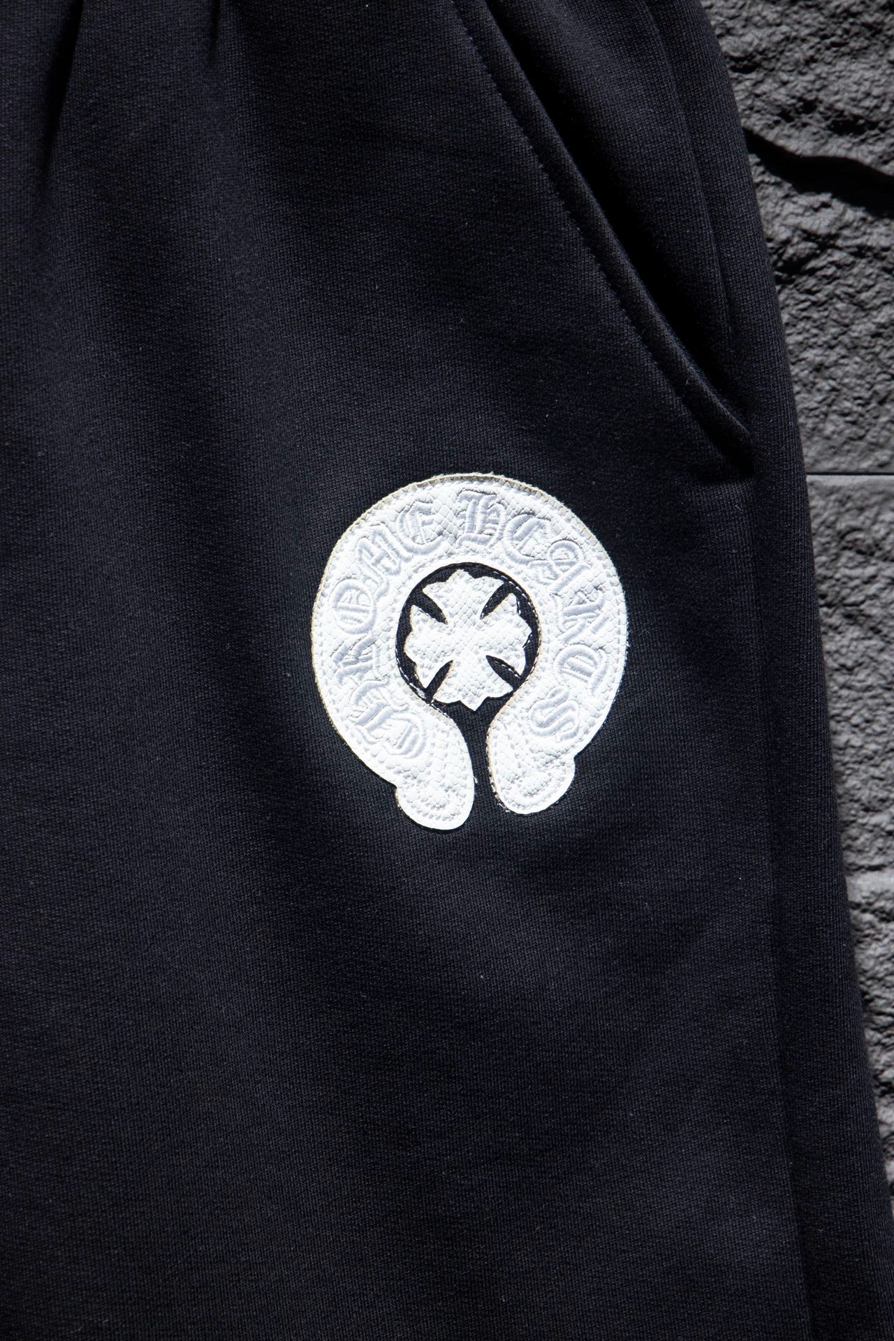 クロムハーツ「Chrome Hearts」ヴィンテージウォッシュ エンブロイダリー カーゴショーツ