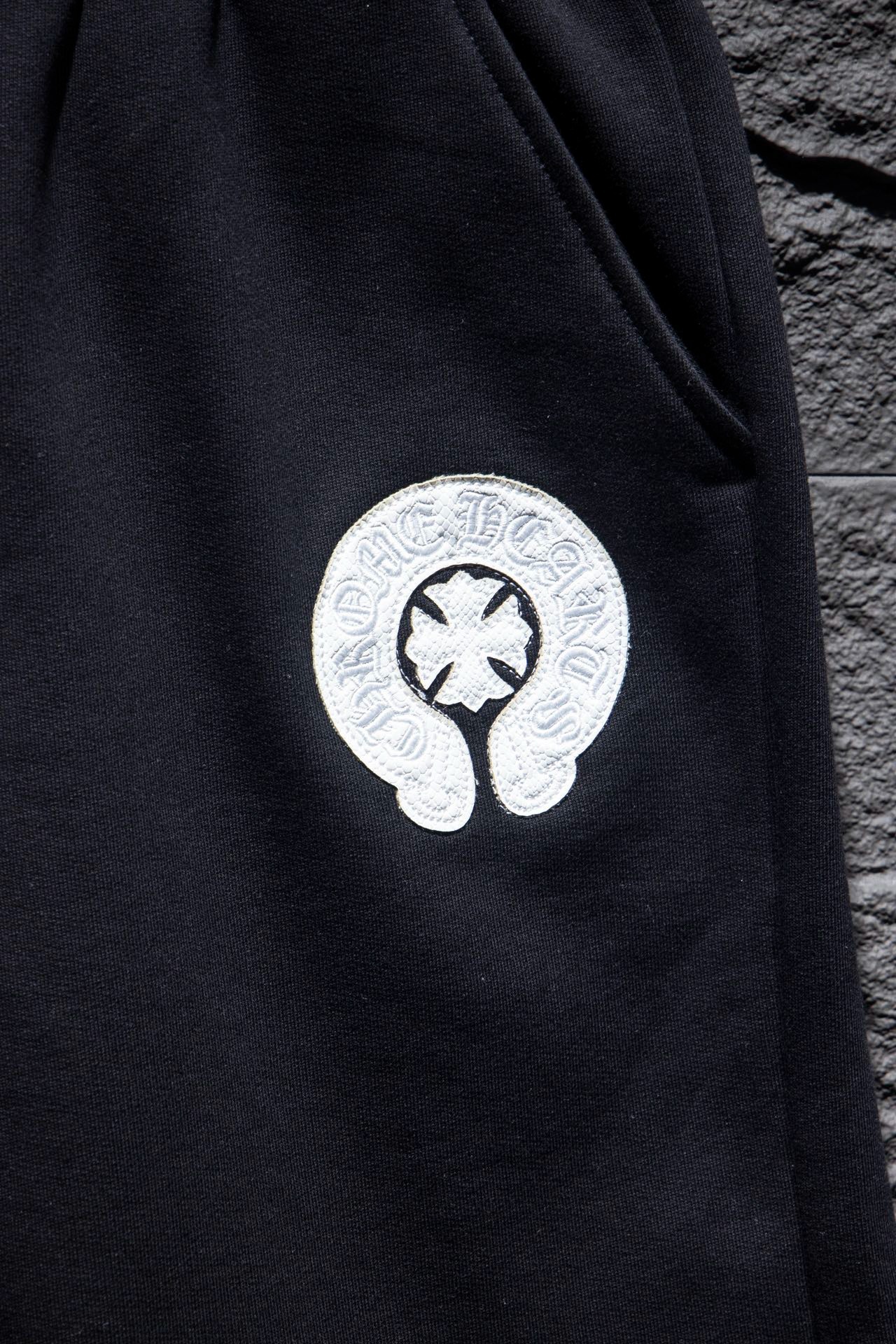 クロムハーツ「Chrome Hearts」ヴィンテージウォッシュ エンブロイダリー カーゴショーツ