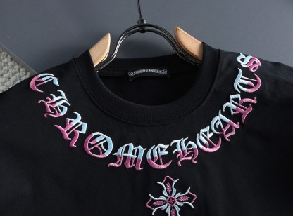 クロムハーツ「Chrome Hearts」シグネチャーロゴ プリントTシャツ