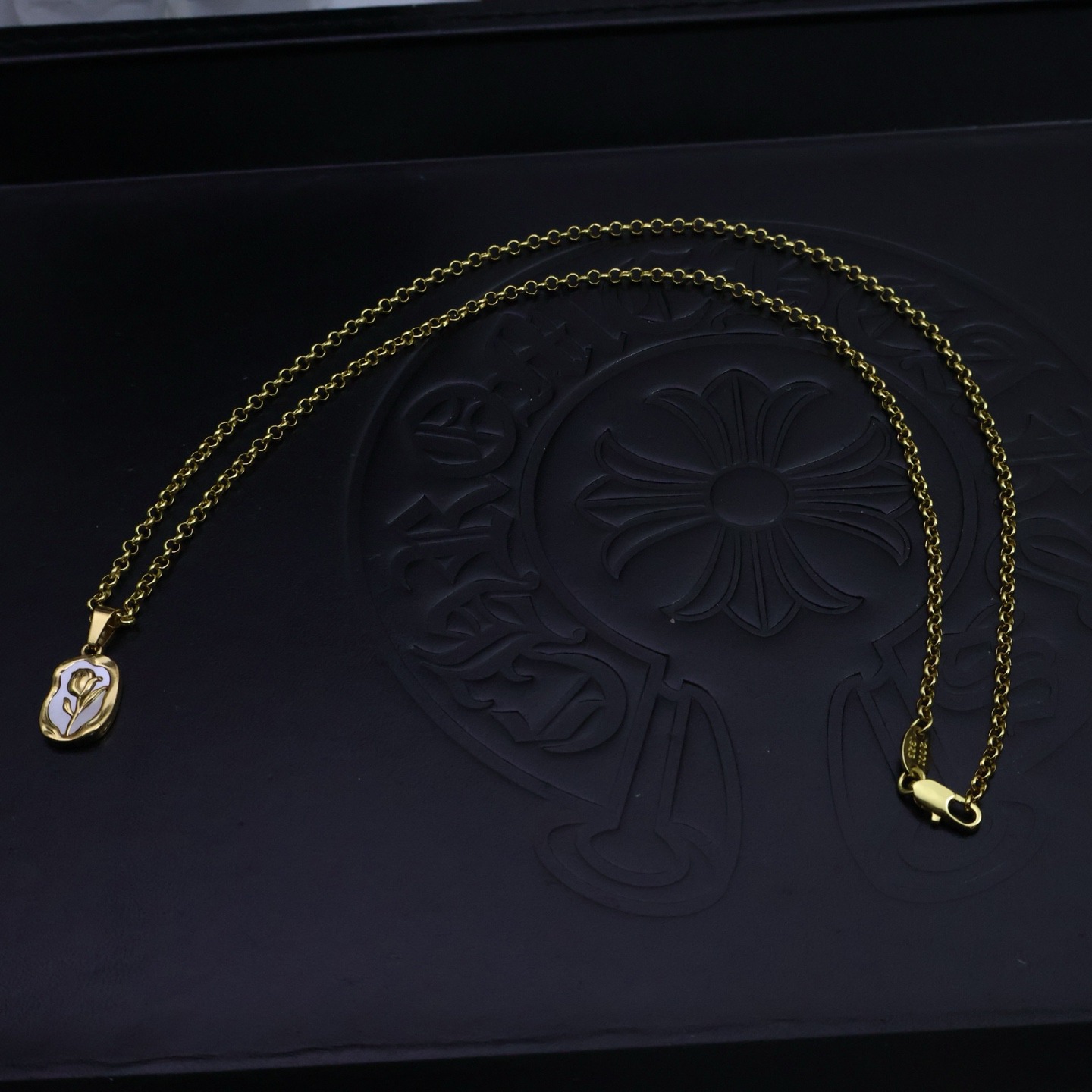 クロムハーツ「Chrome Hearts」ゴシッククロス＆フルール ペンダントネックレス