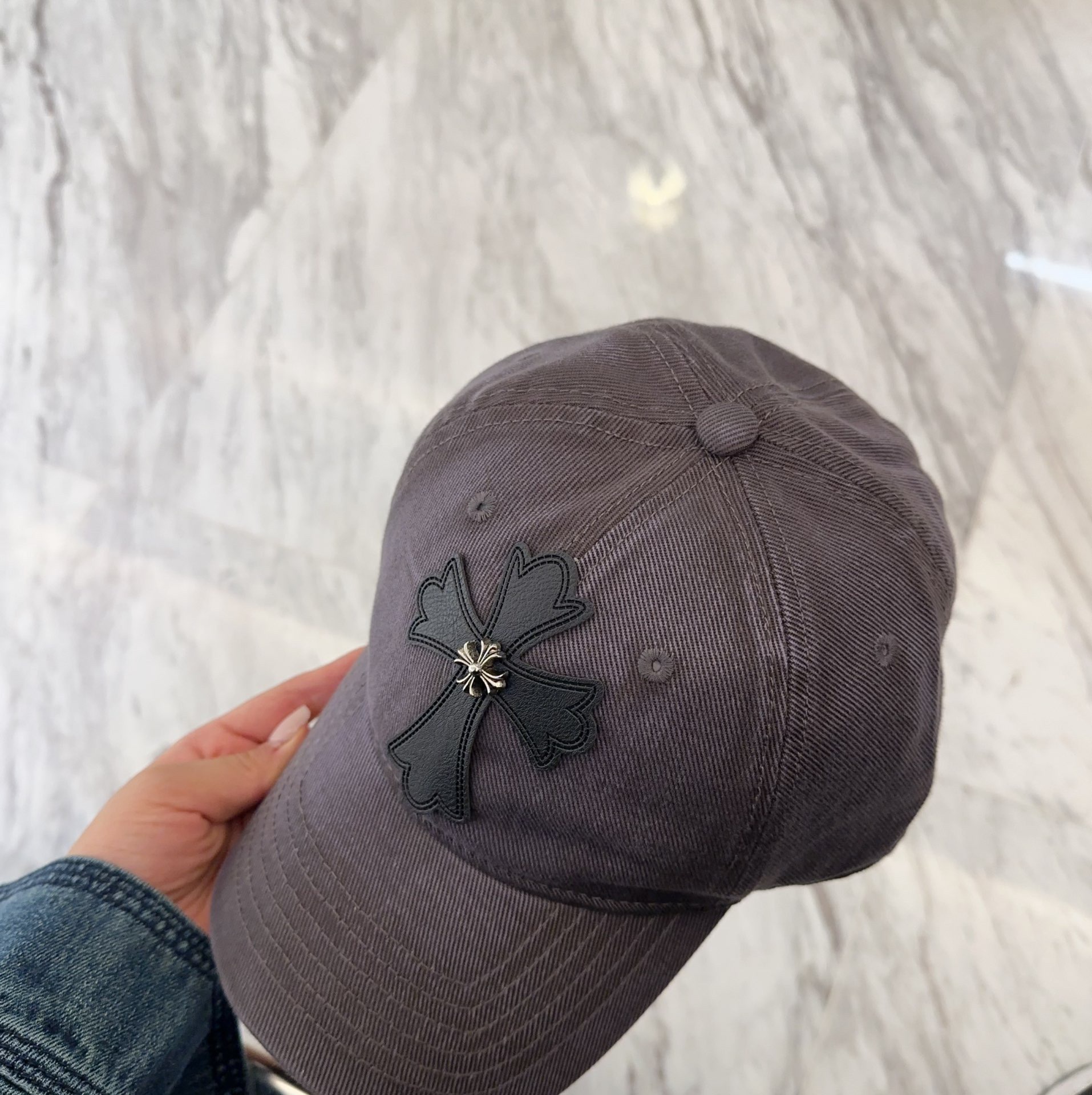 クロムハーツ「Chrome Hearts」ディストレスド スナップバック キャップ