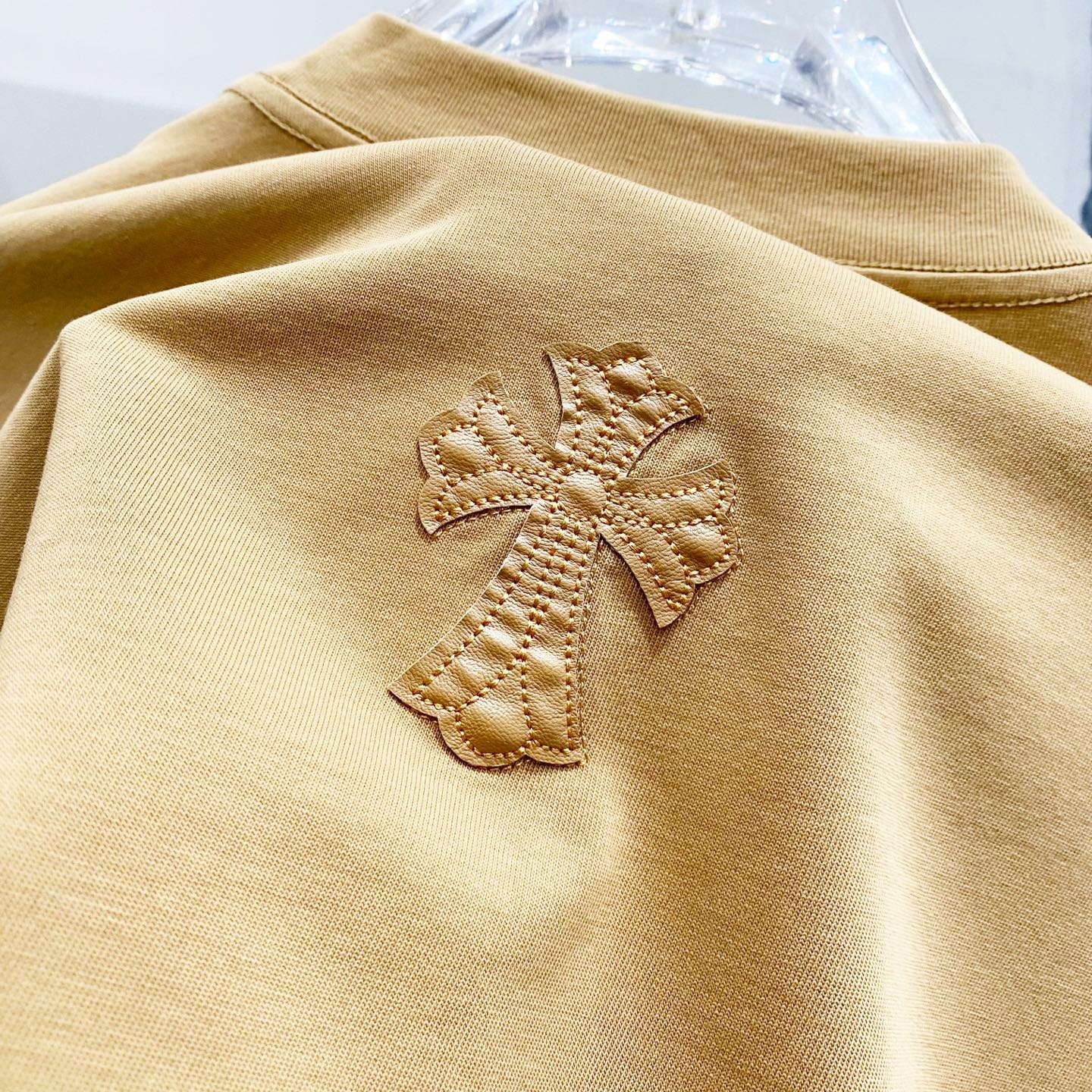 クロムハーツ「Chrome Hearts」レザー&サンスクリットTシャツ