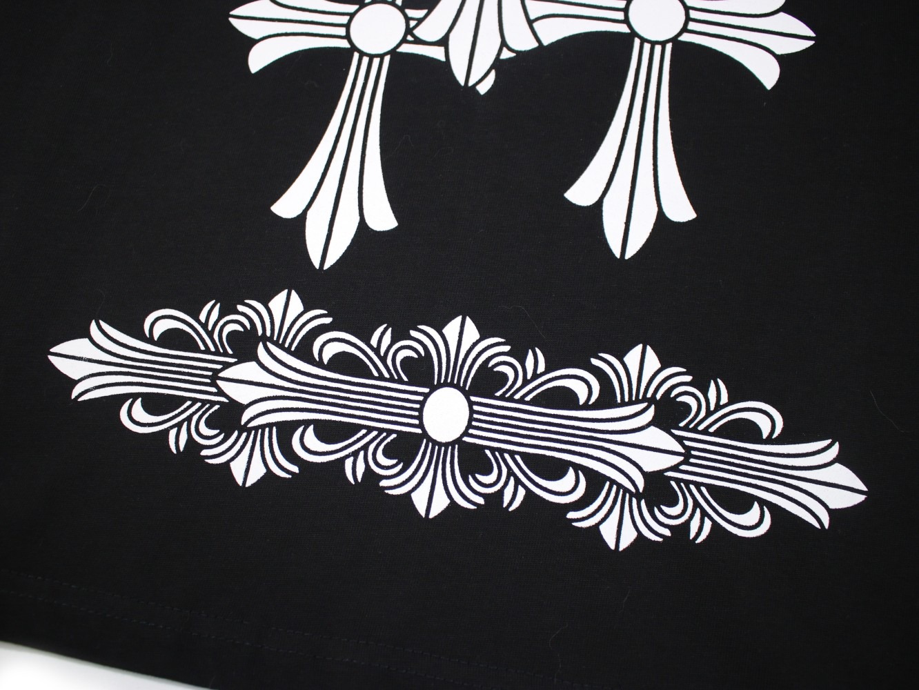 クロムハーツ「Chrome Hearts」クロスプリントTシャツ