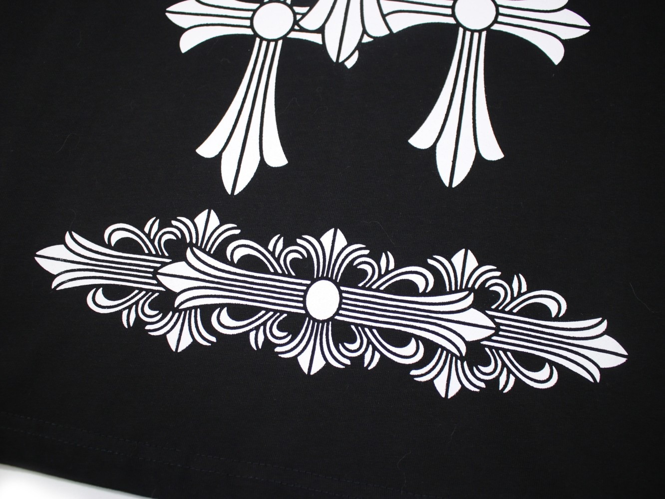 クロムハーツ「Chrome Hearts」クロスプリントTシャツ