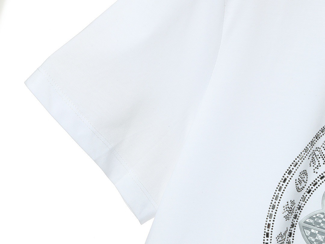 クロムハーツ「Chrome Hearts」ミニマルロゴ プリントTシャツ