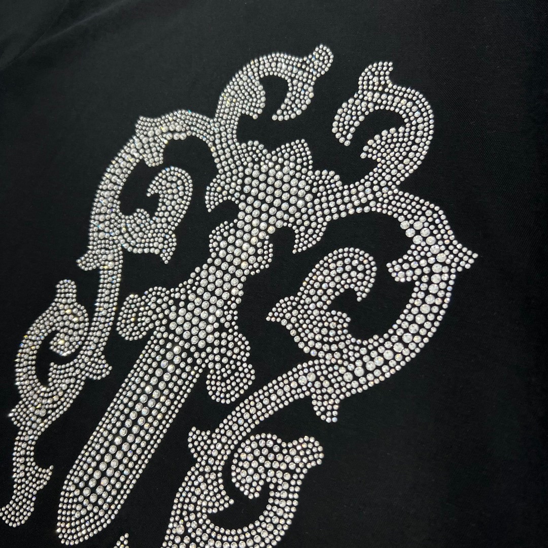 クロムハーツ「Chrome Hearts」スパンコールサンスクリット スウェードパッチTシャツ