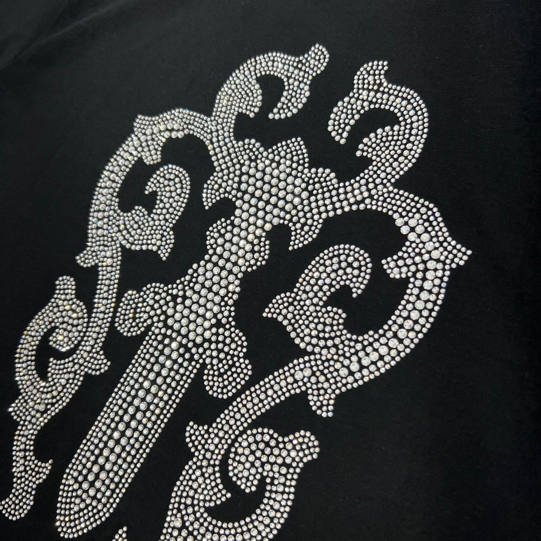 クロムハーツ「Chrome Hearts」スパンコールサンスクリット スウェードパッチTシャツ