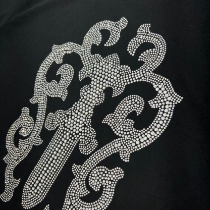 クロムハーツ「Chrome Hearts」スパンコールサンスクリット スウェードパッチTシャツ