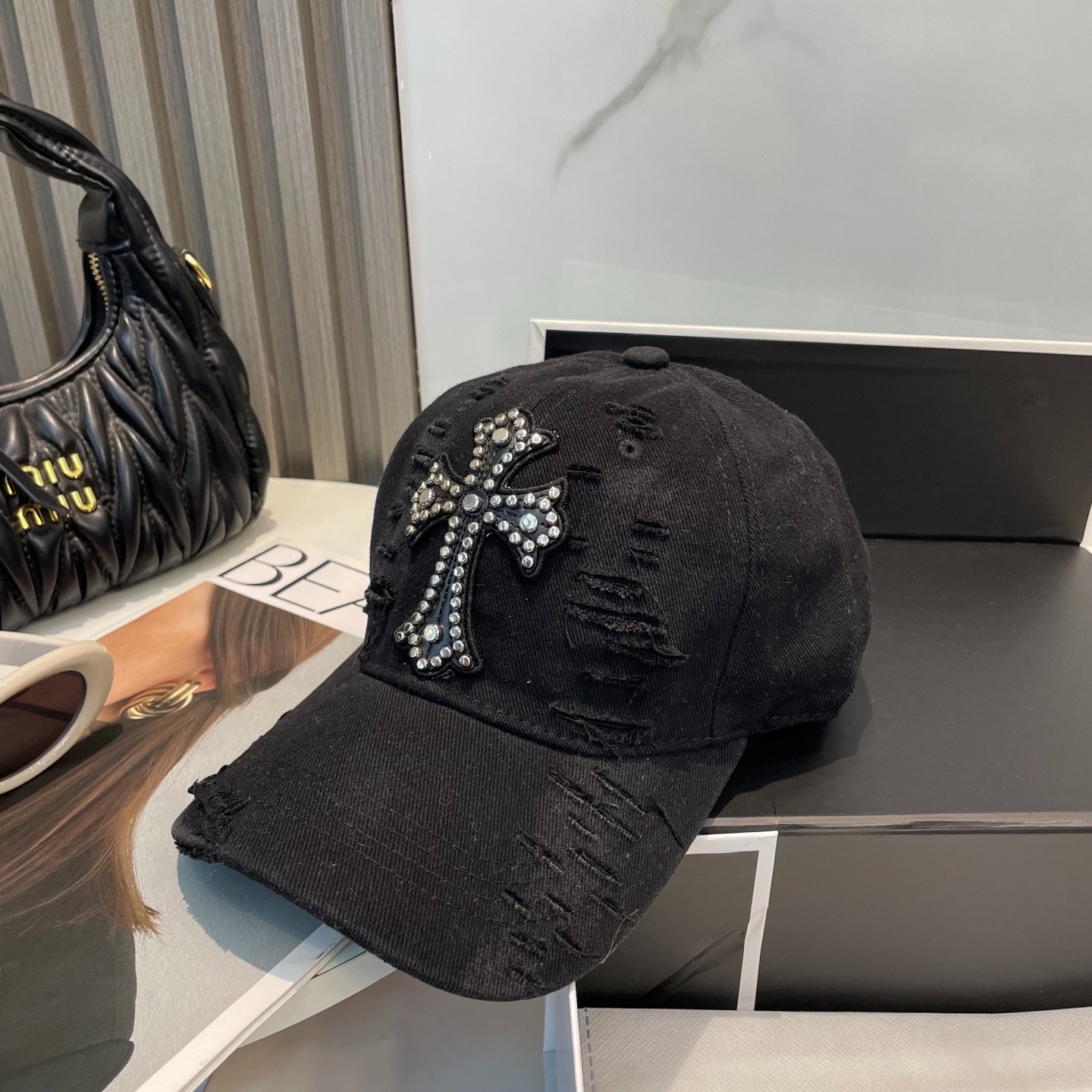 クロムハーツ「Chrome Hearts」ハーツ クロスロゴ ベースボールキャップ