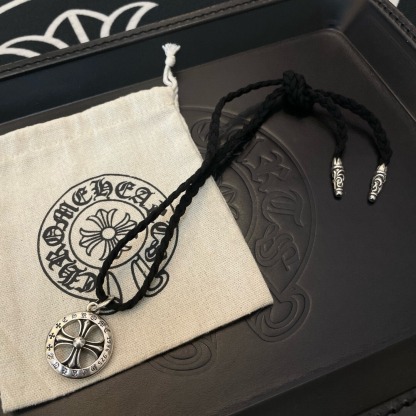 クロムハーツ「Chrome Hearts」レザーコード サークルクロスペンダントネックレス