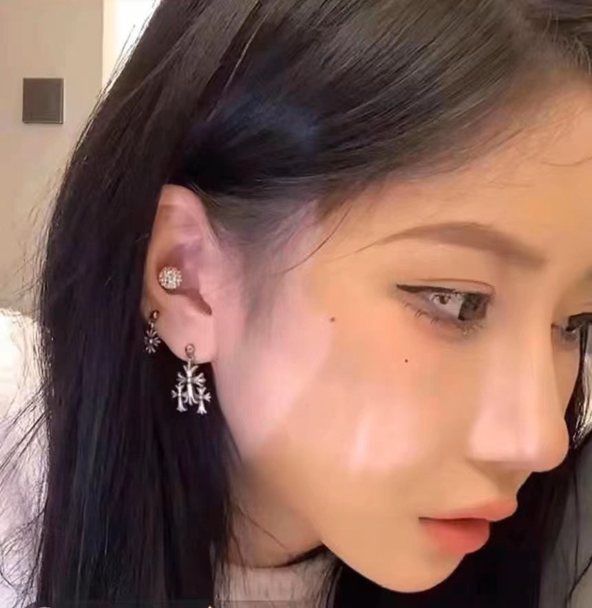 クロムハーツ「Chrome Hearts」クロムハーツ トリプルクロスピアス 22Kゴールドメッキ ピアス