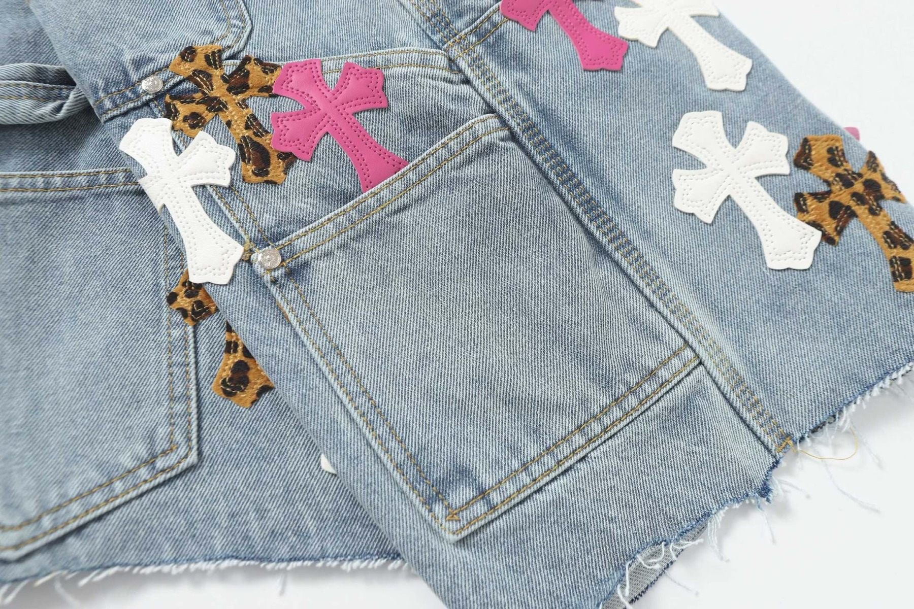 クロムハーツ「Chrome Hearts」クロス エンブロイダリー ヴィンテージ デニムショートパンツ