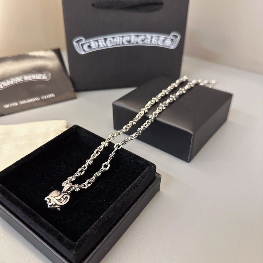 クロムハーツ「Chrome Hearts」ゴシッククロス ペンダントネックレス