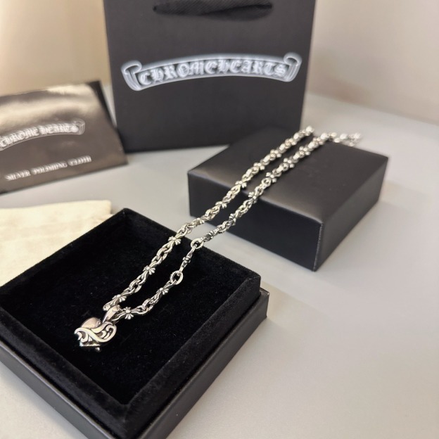 クロムハーツ「Chrome Hearts」ゴシッククロス ペンダントネックレス