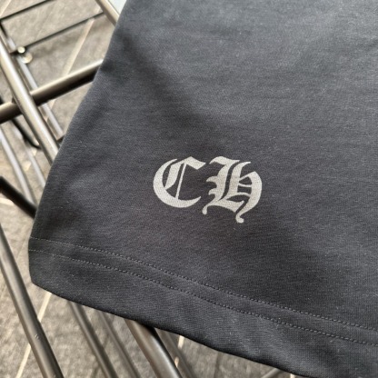 クロムハーツ「Chrome Hearts」ストライプサンスクリットTシャツ