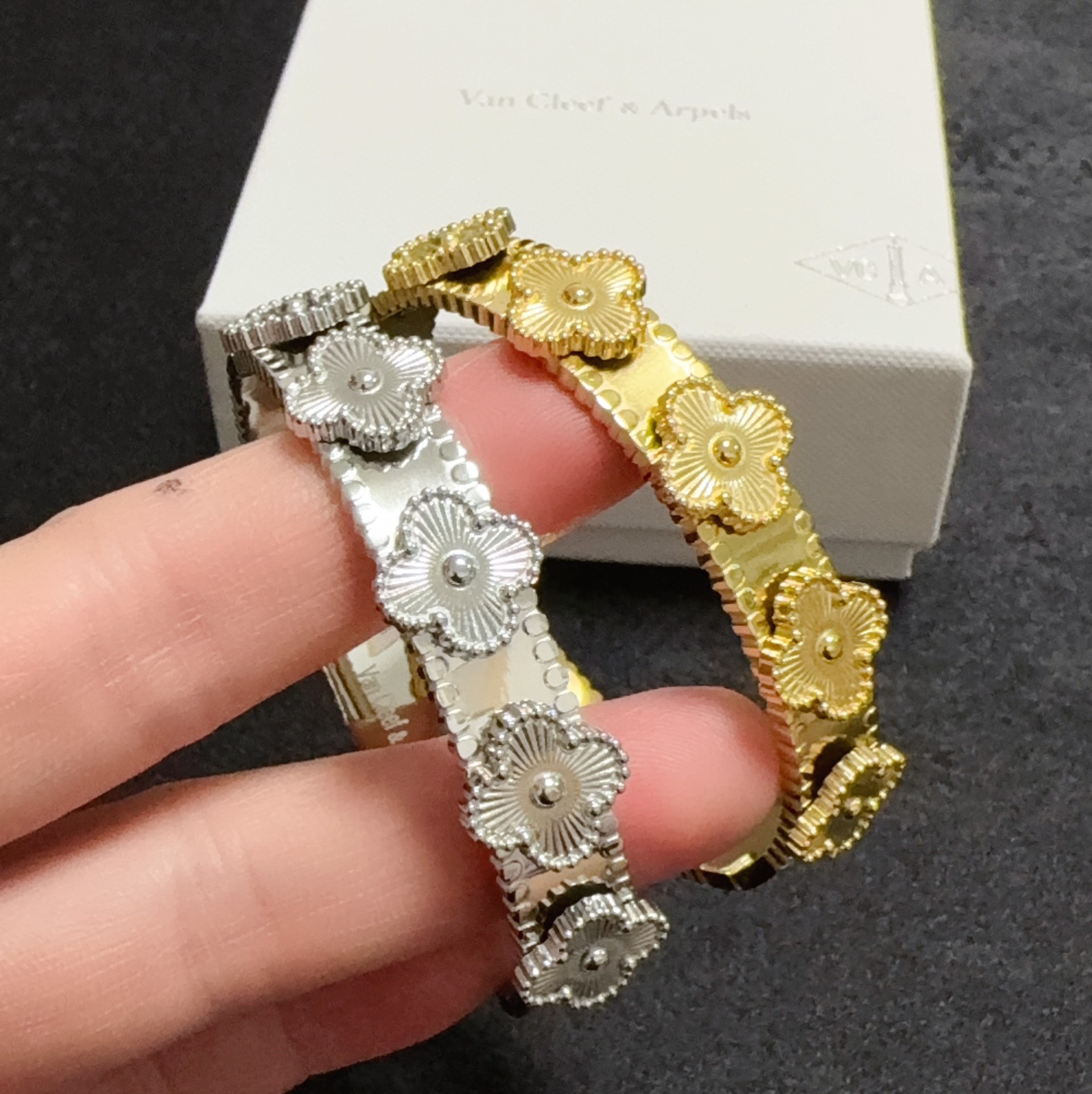 クロムハーツ「Chrome Hearts」 Gothic Slim Cuff Bracelet-ISETAN PRESTIGE CURATED