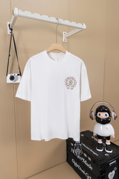 クロムハーツ「Chrome Hearts」カラフルサンスクリット エンブロイダリーTシャツ