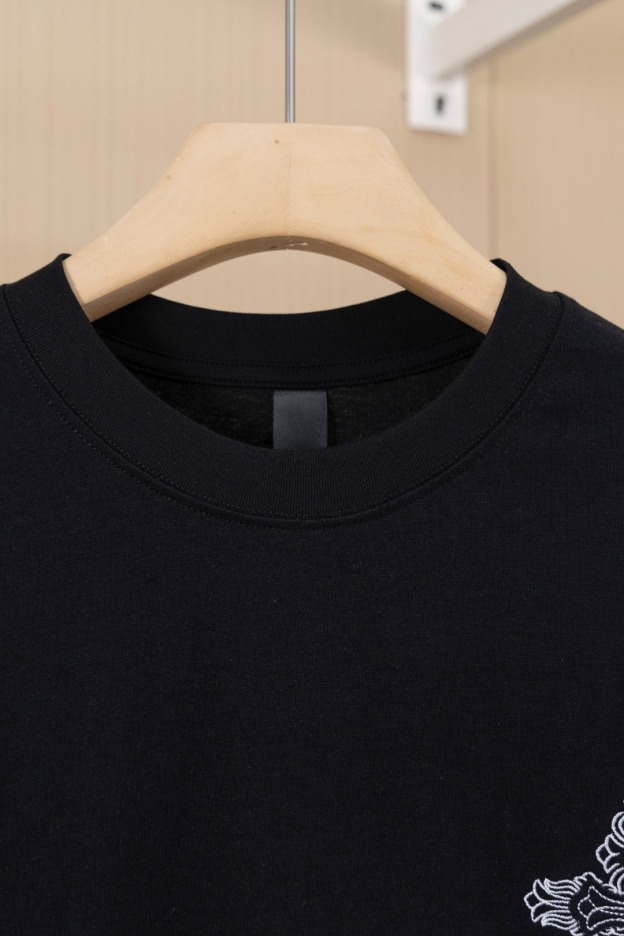クロムハーツ「Chrome Hearts」クロスパッチエンブロイダリーTシャツ