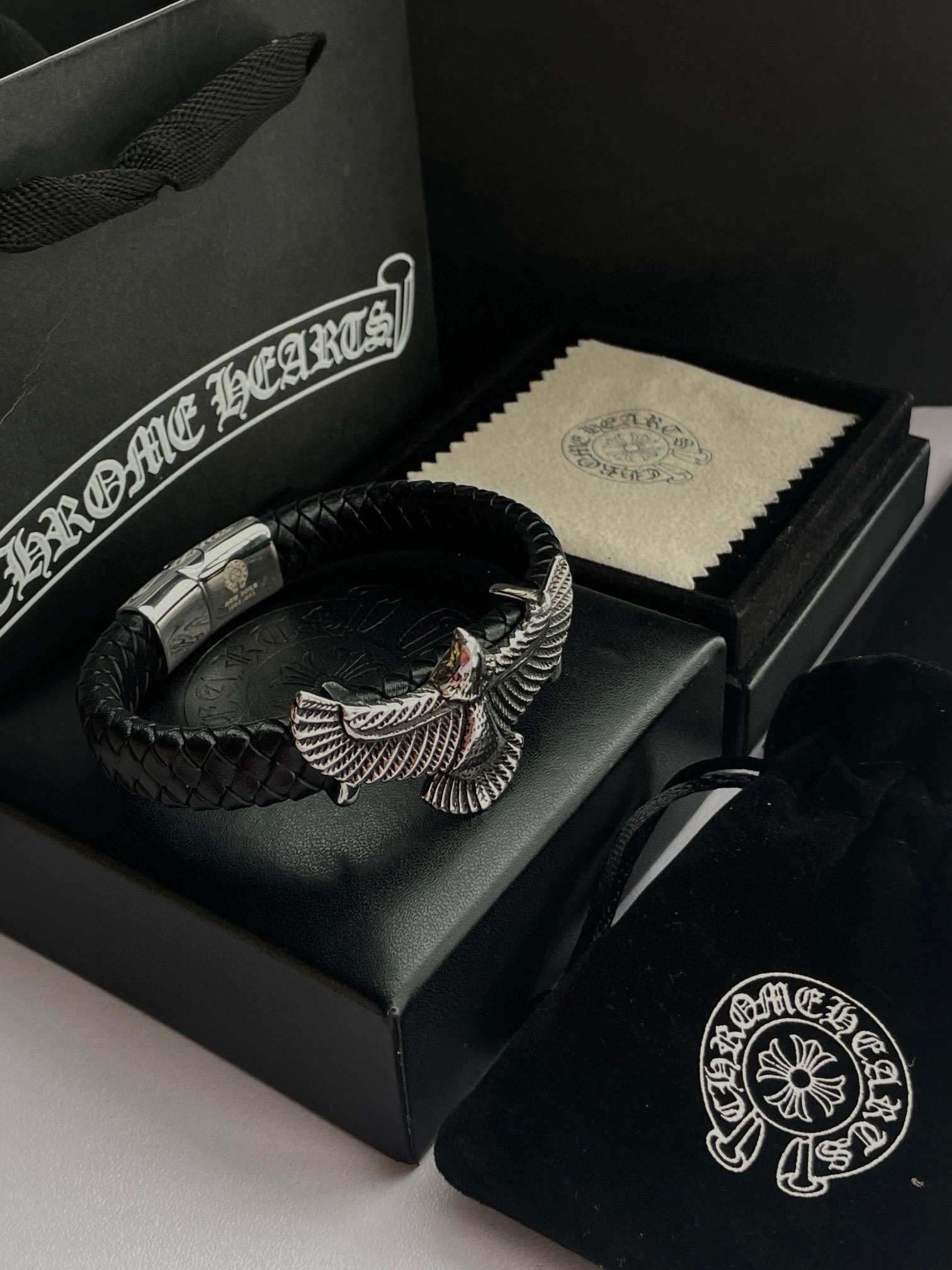 クロムハーツ「Chrome Hearts」Eagle Motif Leather Wrap Bracelet