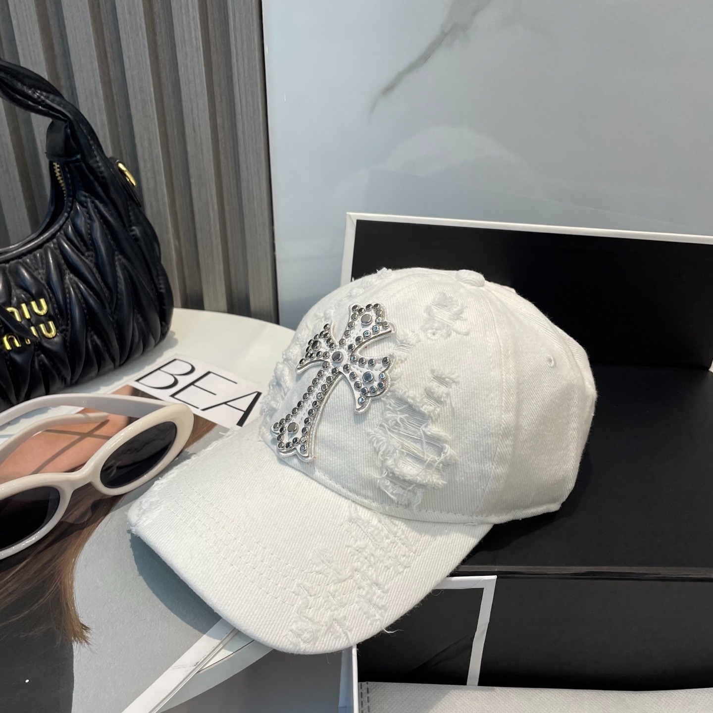 クロムハーツ「Chrome Hearts」ハーツ クロスロゴ ベースボールキャップ