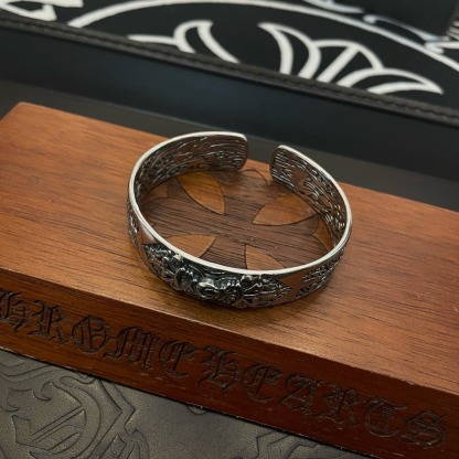 クロムハーツ「Chrome Hearts」Vintage Gothic Cuff Bracelet