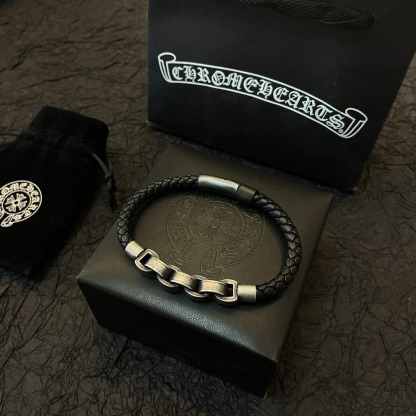 クロムハーツ「Chrome Hearts」Leather Wrap Bracelet with Cross Charm