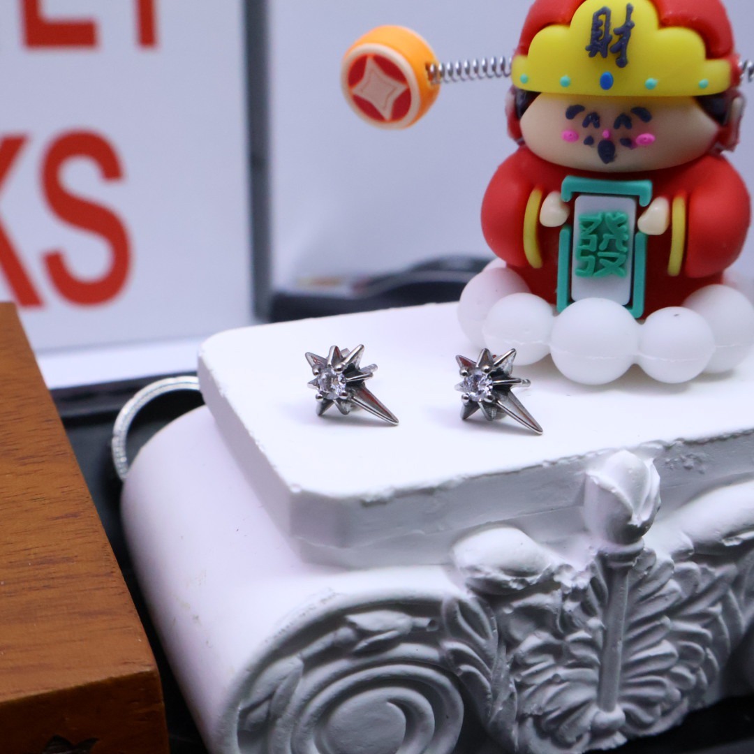 クロムハーツ「Chrome Hearts」クロムハーツ ヴィンテージクロスピアス S925 ユニセックス ピアス