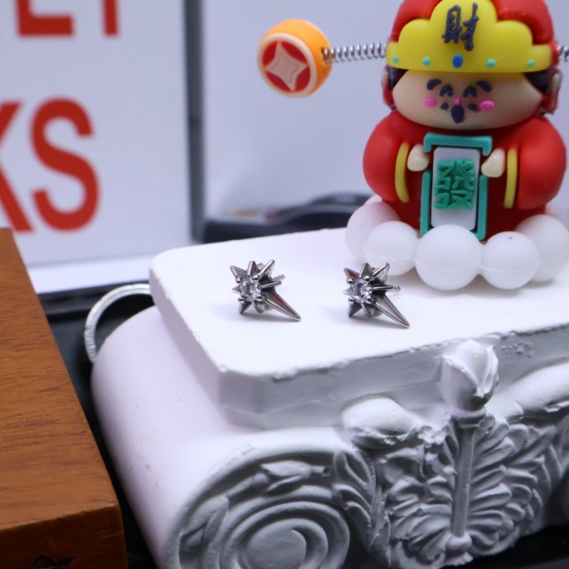 クロムハーツ「Chrome Hearts」クロムハーツ ヴィンテージクロスピアス S925 ユニセックス ピアス