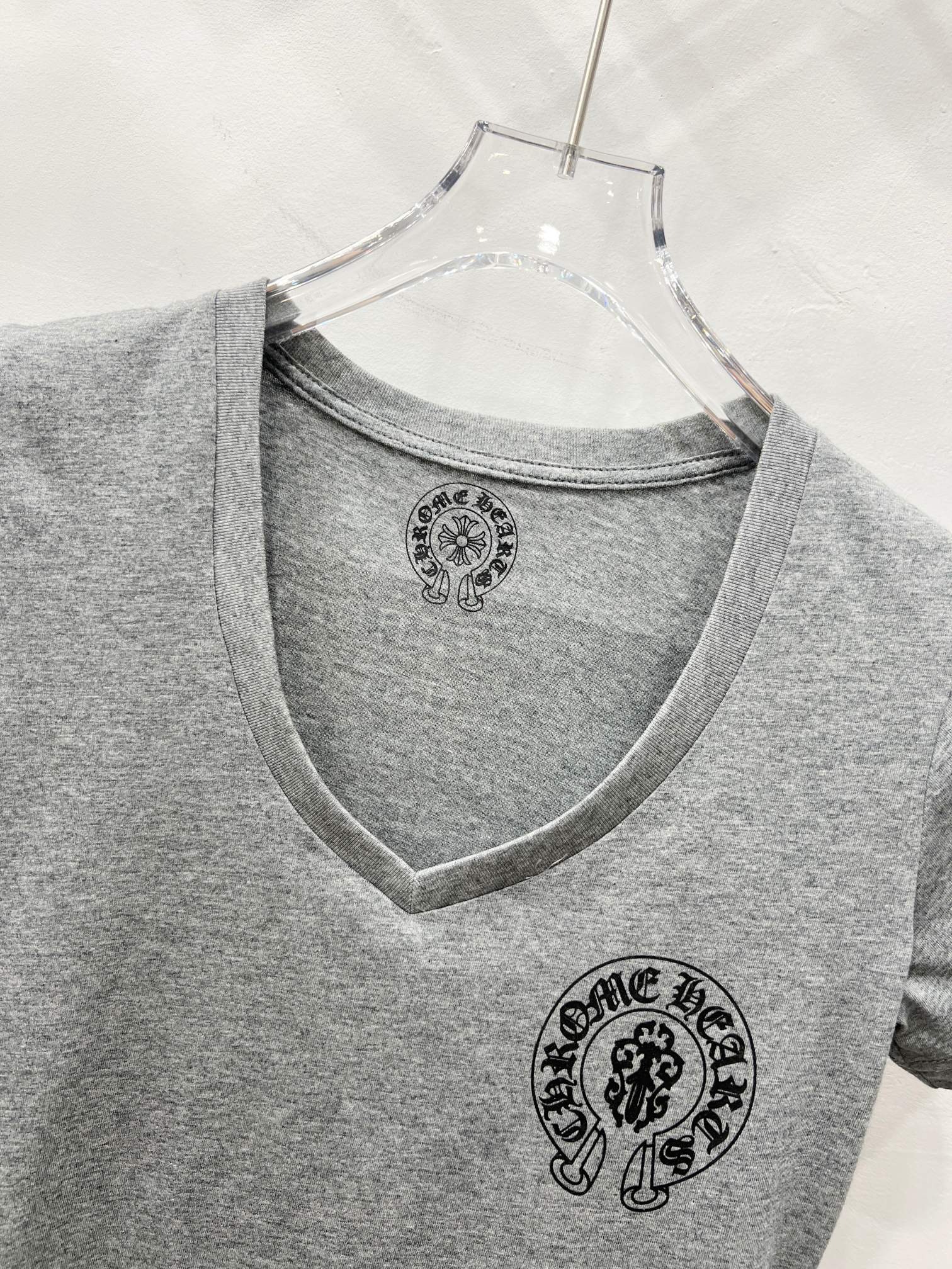 クロムハーツ「Chrome Hearts」ボタニカルVネックTシャツ