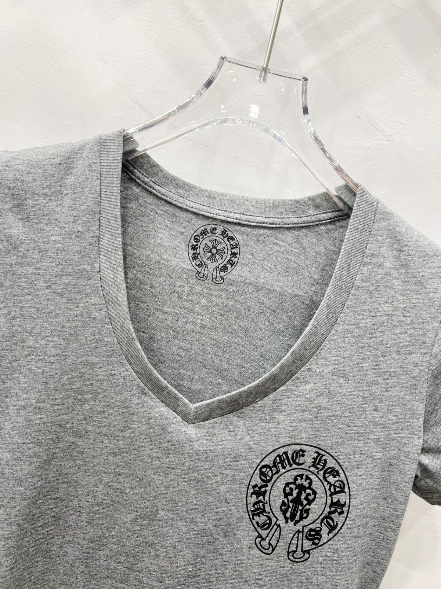 クロムハーツ「Chrome Hearts」ボタニカルVネックTシャツ