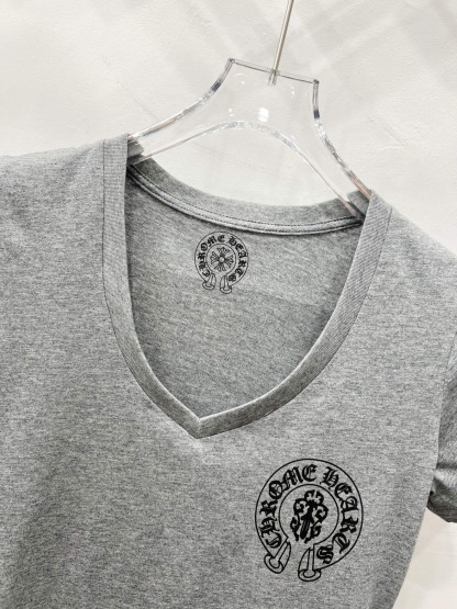クロムハーツ「Chrome Hearts」ボタニカルVネックTシャツ