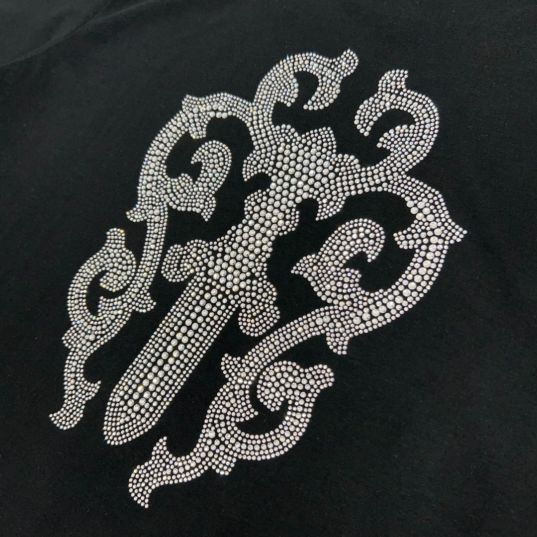 クロムハーツ「Chrome Hearts」スパンコールサンスクリット スウェードパッチTシャツ