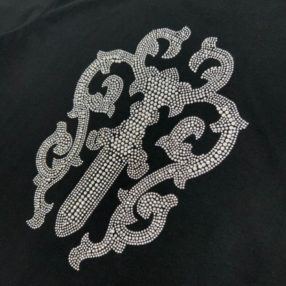 クロムハーツ「Chrome Hearts」スパンコールサンスクリット スウェードパッチTシャツ