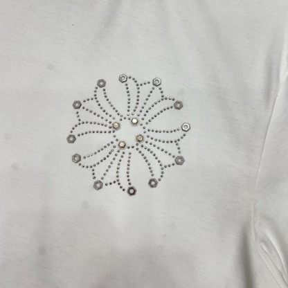 クロムハーツ「Chrome Hearts」スパンコールサンスクリット スタッドTシャツ