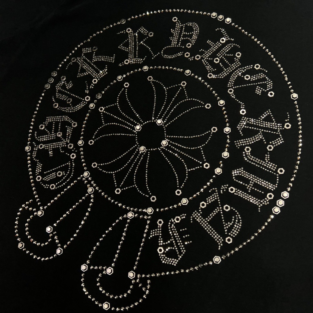 クロムハーツ「Chrome Hearts」スタッドサンスクリット スパンコールTシャツ