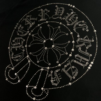 クロムハーツ「Chrome Hearts」スタッドサンスクリット スパンコールTシャツ