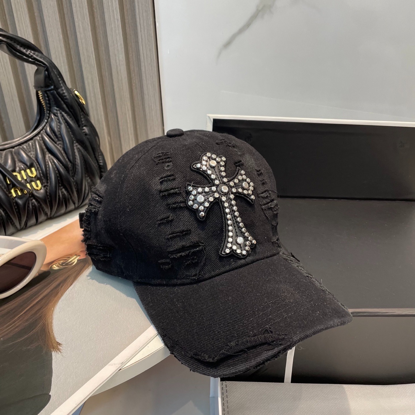 クロムハーツ「Chrome Hearts」ハーツ クロスロゴ ベースボールキャップ