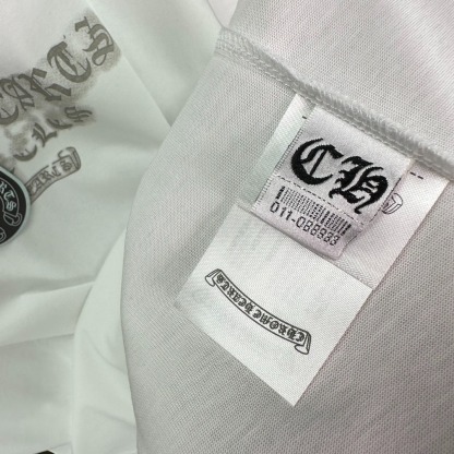 クロムハーツ「Chrome Hearts」メタルクロス ルーンロゴTシャツ