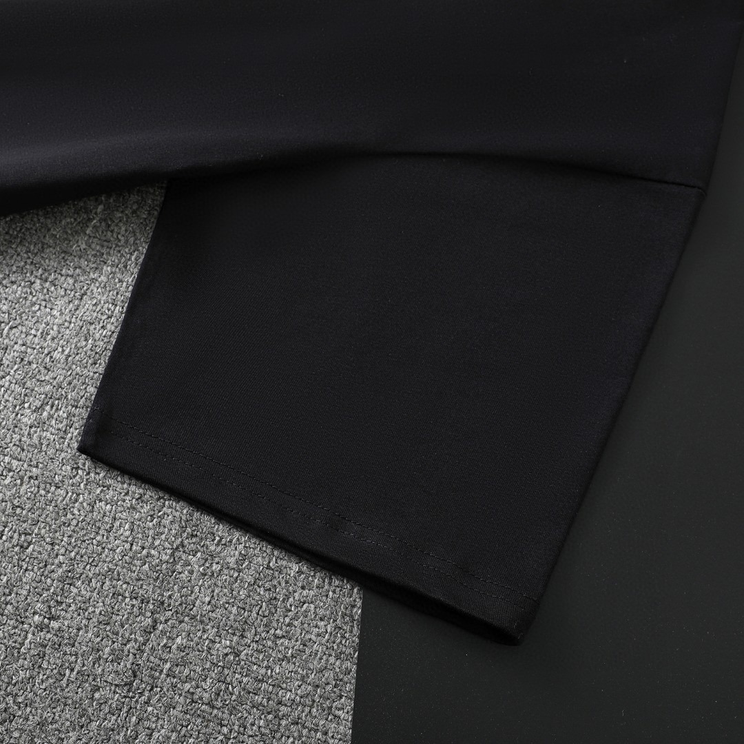 クロムハーツ「Chrome Hearts」ミニマルロゴTシャツ