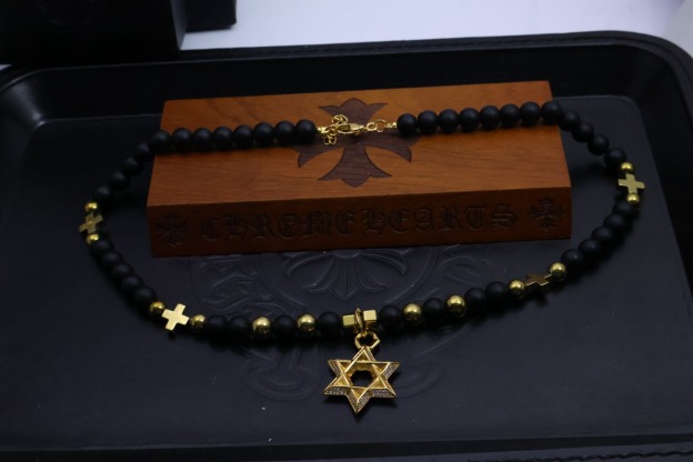 クロムハーツ「Chrome Hearts」ブラックビーズ＆クロス ペンダントネックレス