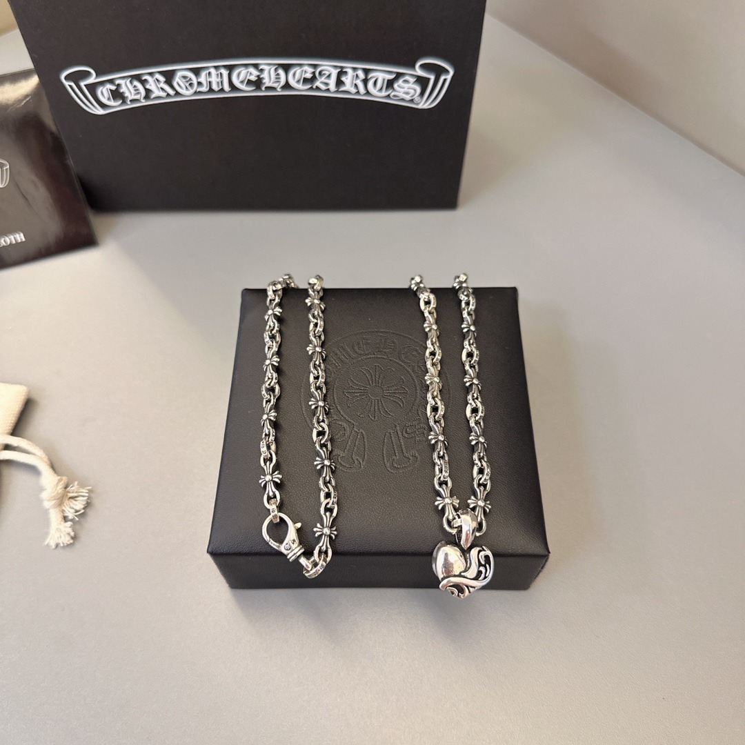 クロムハーツ「Chrome Hearts」ゴシッククロス ペンダントネックレス