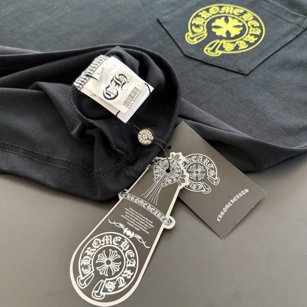 クロムハーツ「Chrome Hearts」ストライプサンスクリットTシャツ