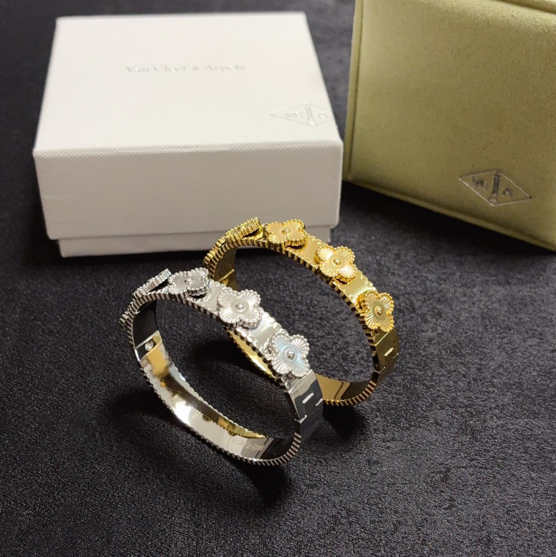 クロムハーツ「Chrome Hearts」 Gothic Slim Cuff Bracelet-ISETAN PRESTIGE CURATED