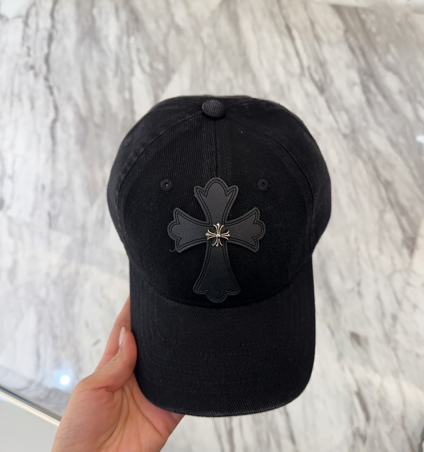 クロムハーツ「Chrome Hearts」ディストレスド スナップバック キャップ